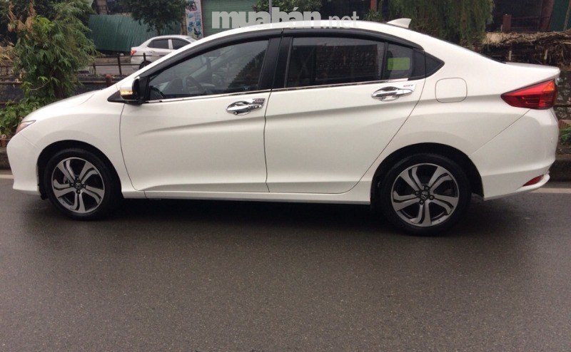 Bán gấp Honda City 1.5AT đời 2016, màu trắng, xe nhập, giá tốt-0