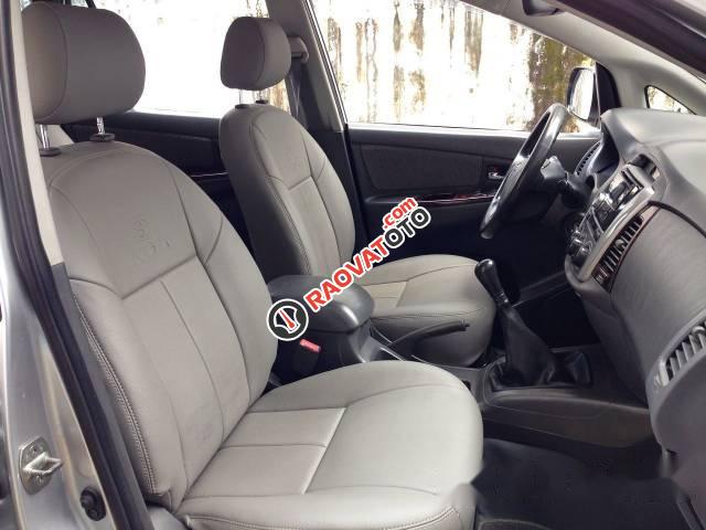 Cần bán Toyota Innova 2.0MT đời 2013, màu bạc-3