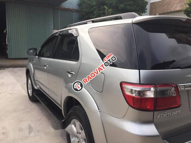 Cần bán gấp Toyota Fortuner G 2010, màu bạc-1