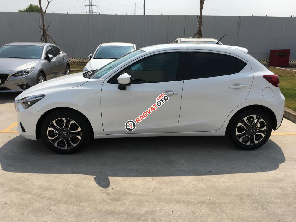 Cần bán xe Mazda 2 1.5L AT Hatchbak đời 2018, màu trắng-1