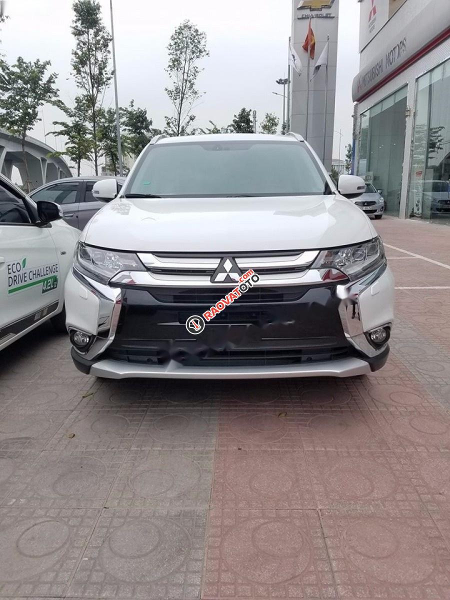 Bán Mitsubishi Outlander đời 2017, màu trắng, nhập khẩu nguyên chiếc-1