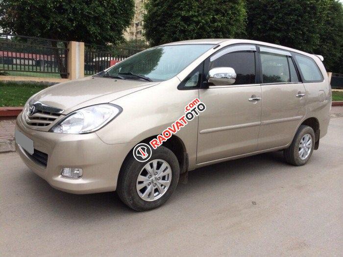 Cần tiền bán gấp Innova số sàn 2011, màu vàng cát, zin đẹp như mới-1