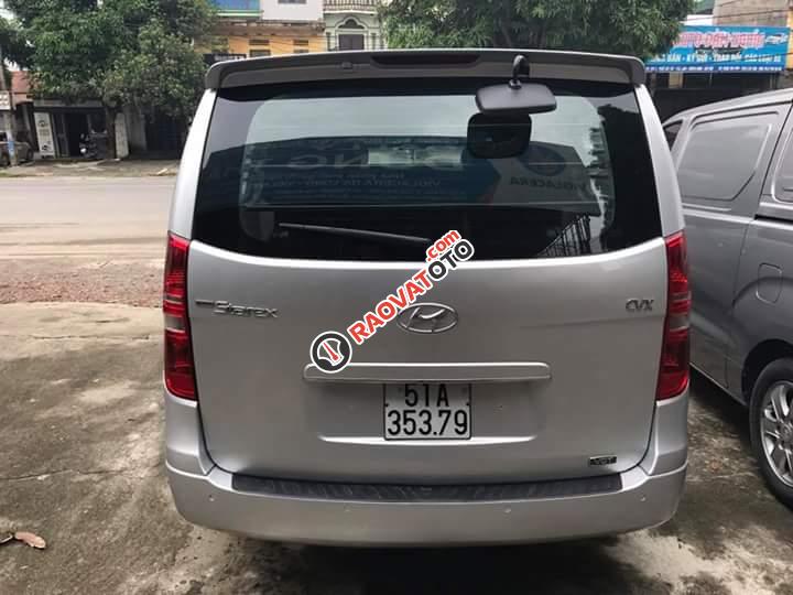 Cần bán xe Hyundai Starex đời 2010, màu bạc-3