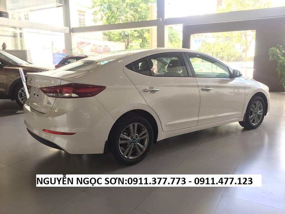 Bán ô tô Hyundai Elantra năm 2017, màu trắng, nhập khẩu  -9