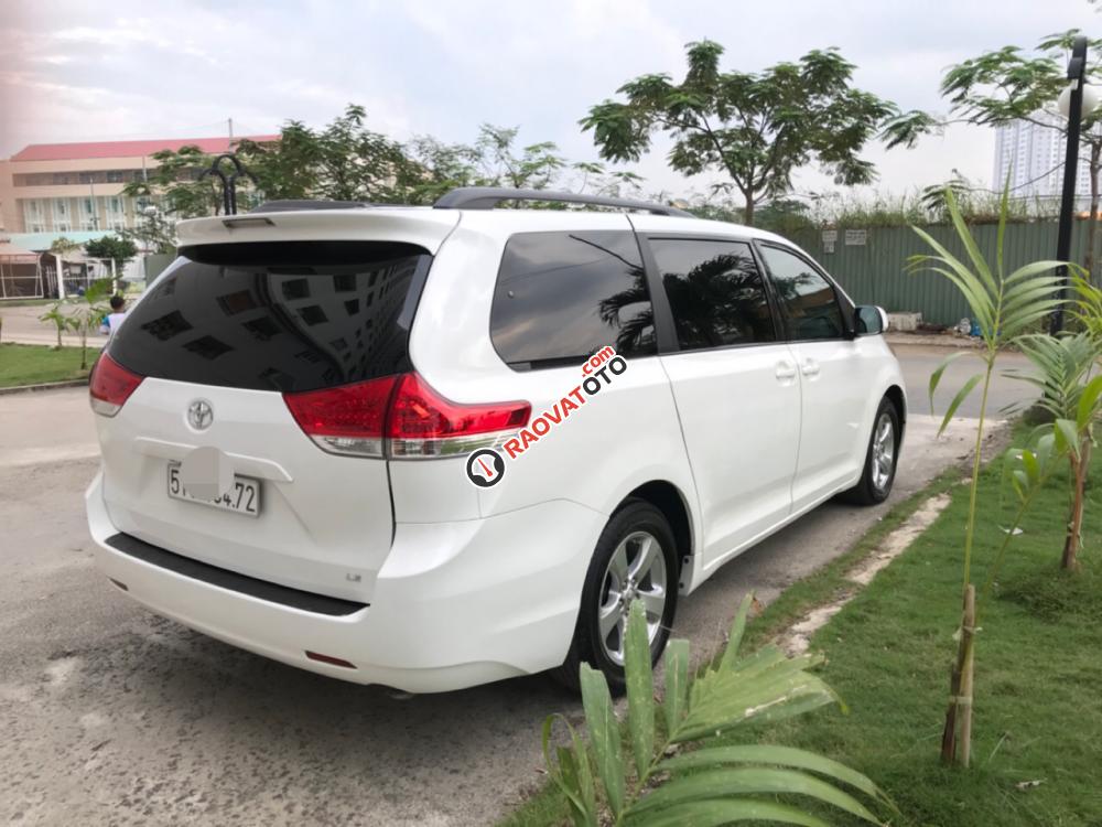 Bán Toyota Sienna 3.5LE đời 2010, màu trắng, Full options nhập khẩu nguyên chiếc-2