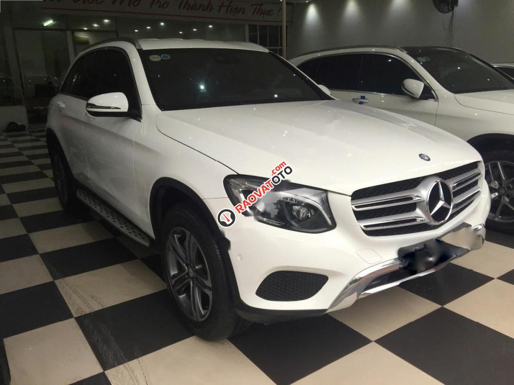 Bán xe Mercedes GLC 250 4Matic đời 2017, màu trắng-1