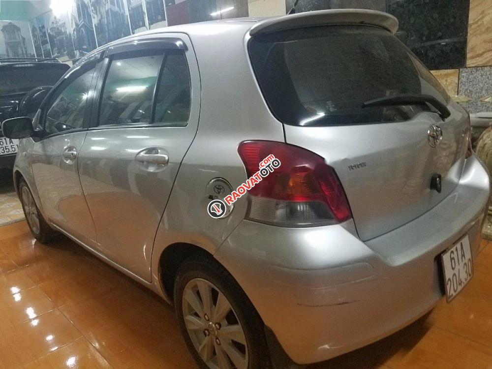 Cần bán lại xe Toyota Yaris đời 2010, màu bạc, nhập khẩu số tự động-3