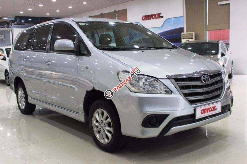 Bán Toyota Innova 2.0E đời 2014, màu bạc số sàn-1