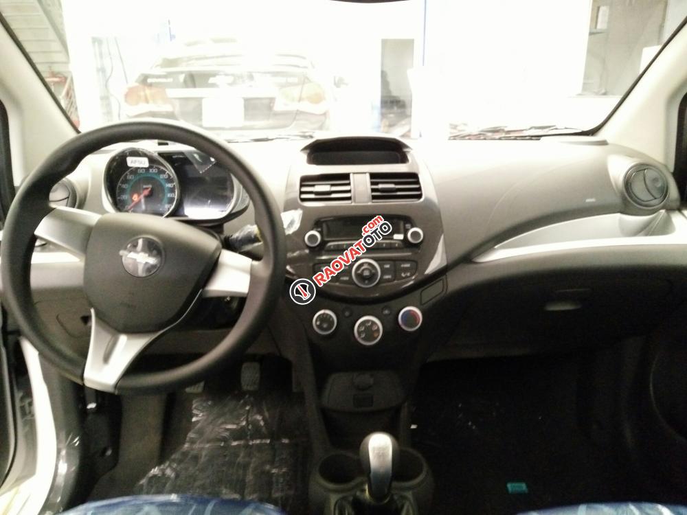 Chevrolet Spark LS 1.2L màu trắng, ưu đãi giá tốt, giao xe tận nơi - LH: 0945.307.489 Nhâm Huyền-2