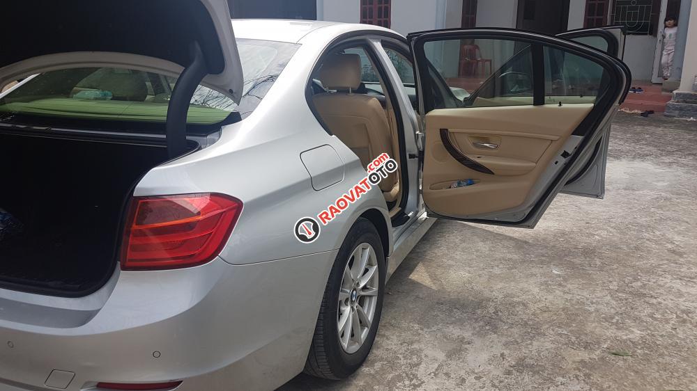 Bán xe BMW 3 Series 320i sản xuất 2012, màu bạc, nhập khẩu chính chủ, giá tốt-4