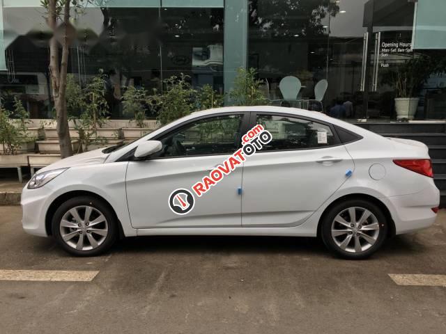 Bán xe Hyundai Accent 2017, màu trắng, nhập khẩu-1