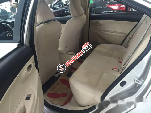 Bán Toyota Vios 2017, màu bạc, giá 484tr-5