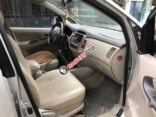 Bán Toyota Innova E đời 2014, màu bạc -5