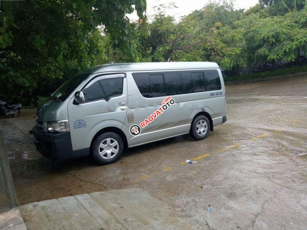 Cần bán gấp Toyota Hiace năm 2010, nhập khẩu nguyên chiếc-0