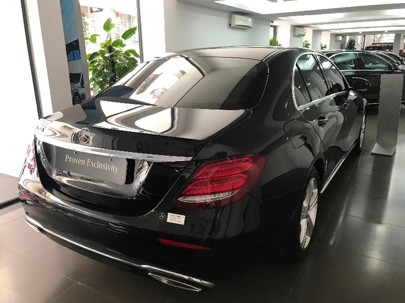 Cần bán Mercedes đời 2017, màu đen, nhập khẩu-9