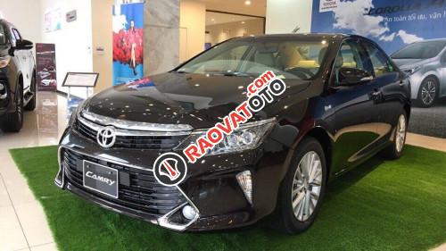 Bán xe Toyota Camry 2.0E năm 2017, màu đen  -8