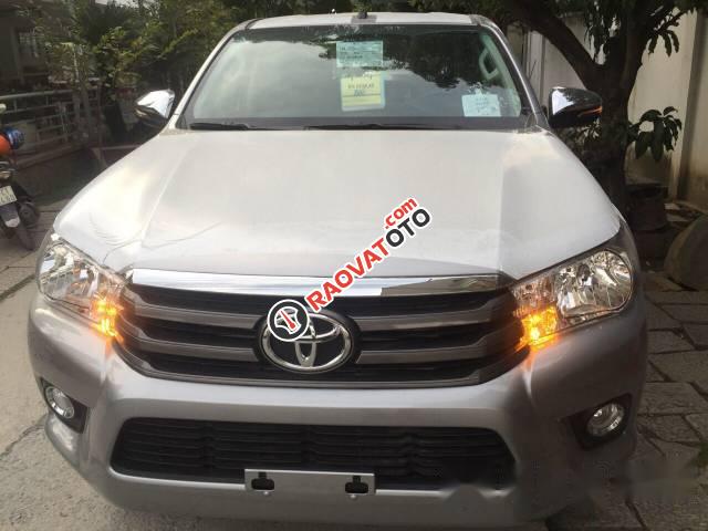 Bán ô tô Toyota Hilux 2.4E đời 2017, màu bạc, nhập khẩu-1