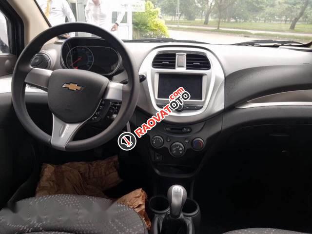 Bán xe Chevrolet Spark năm 2017, màu trắng-3