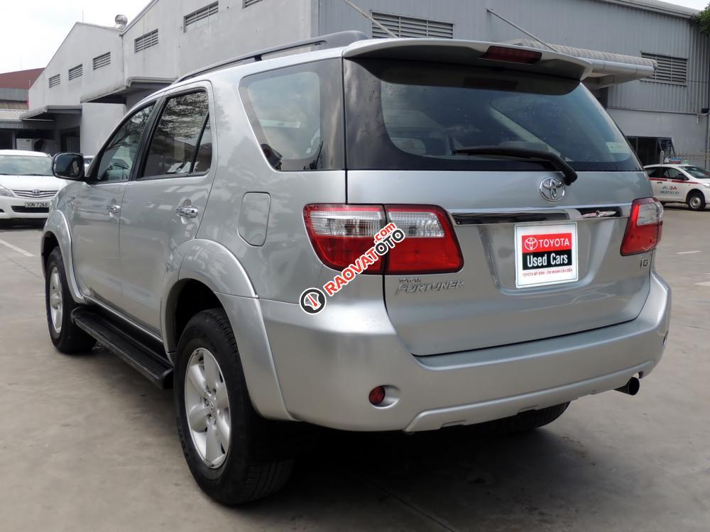 Bán ô tô Toyota Fortuner G đời 2011, màu bạc-2