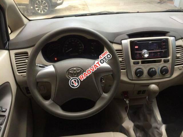 Bán Toyota Innova E đời 2014, màu bạc -3