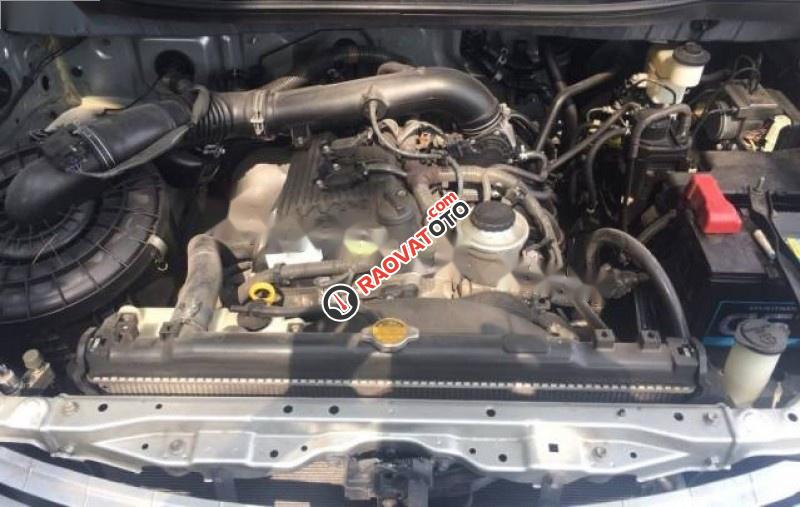 Bán xe Toyota Innova G sản xuất 2010, màu bạc xe gia đình, giá 465tr-0