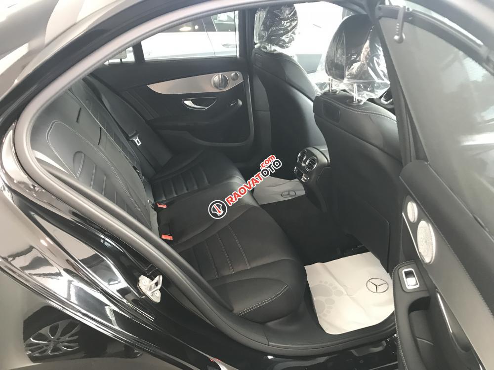 Bán xe Mercedes C300 sản xuất 2017, màu đen chính chủ-3