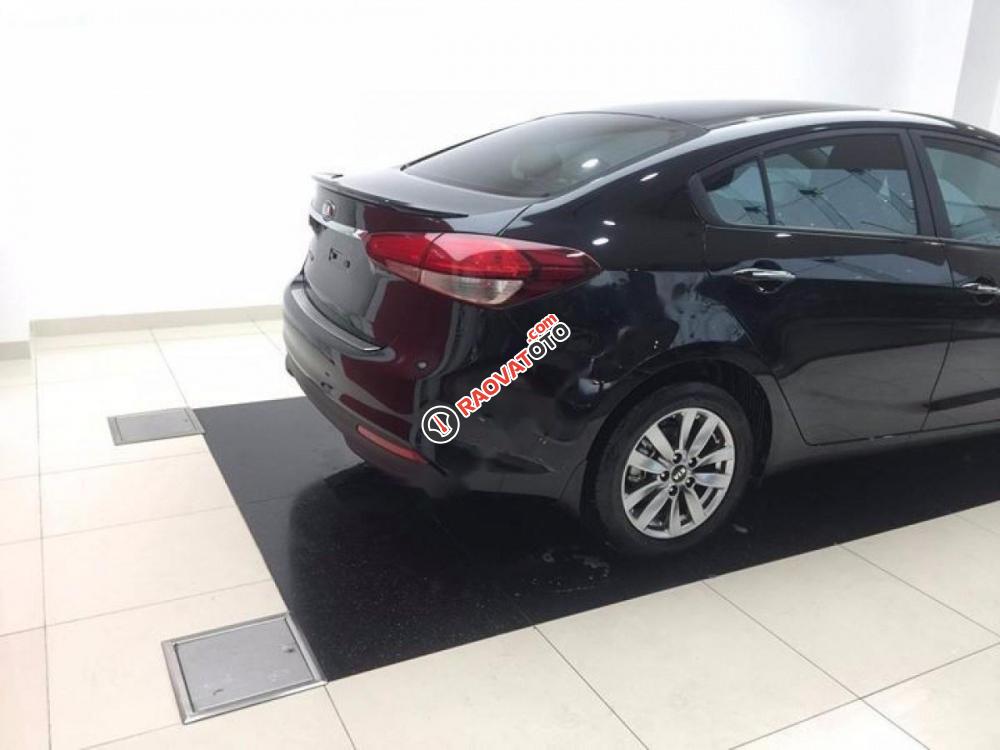 Cần bán xe Kia Cerato 1.6 MT đời 2017, màu đen, 534tr-4