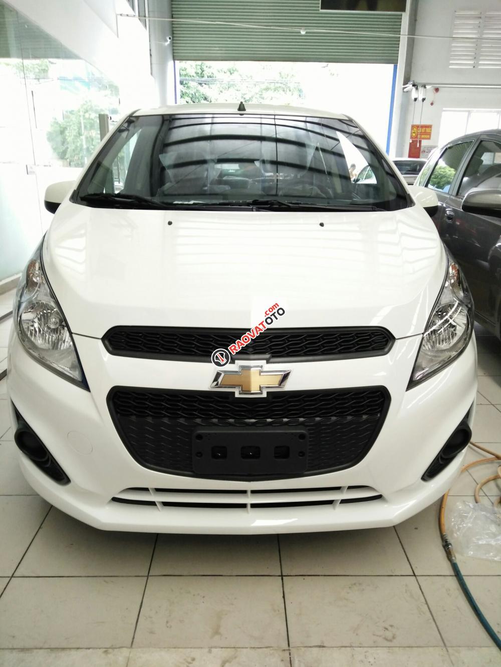 Chevrolet Spark LS 1.2L màu trắng, ưu đãi giá tốt, giao xe tận nơi - LH: 0945.307.489 Nhâm Huyền-1