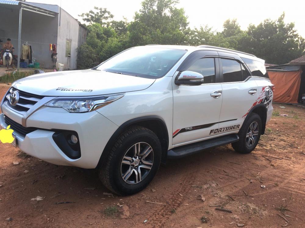 Cần bán Toyota Fortuner đời 2017, màu trắng, nhập khẩu, chính chủ-1