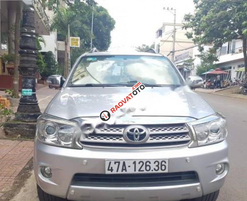 Cần bán lại xe Toyota Fortuner 2.7V 4x4 AT đời 2010, màu bạc xe gia đình giá cạnh tranh-1