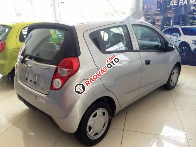 Cần bán Chevrolet Spark LS năm 2017, màu bạc mới 100%, giá chỉ 269 triệu-2