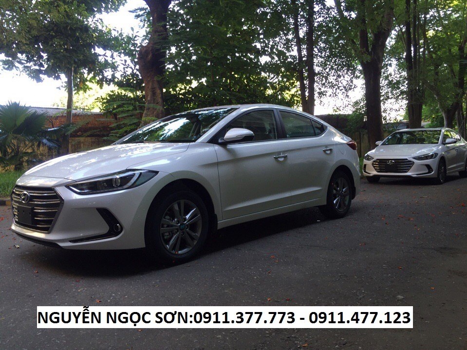 Bán ô tô Hyundai Elantra năm 2017, màu trắng, nhập khẩu  -1