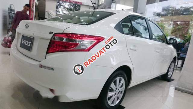 Bán Toyota Vios E đời 2017, màu trắng-2