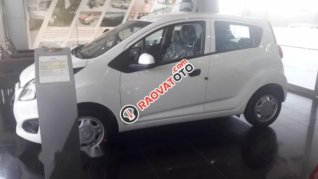 Bán ô tô Chevrolet Spark đời 2017, màu trắng, giá tốt-1