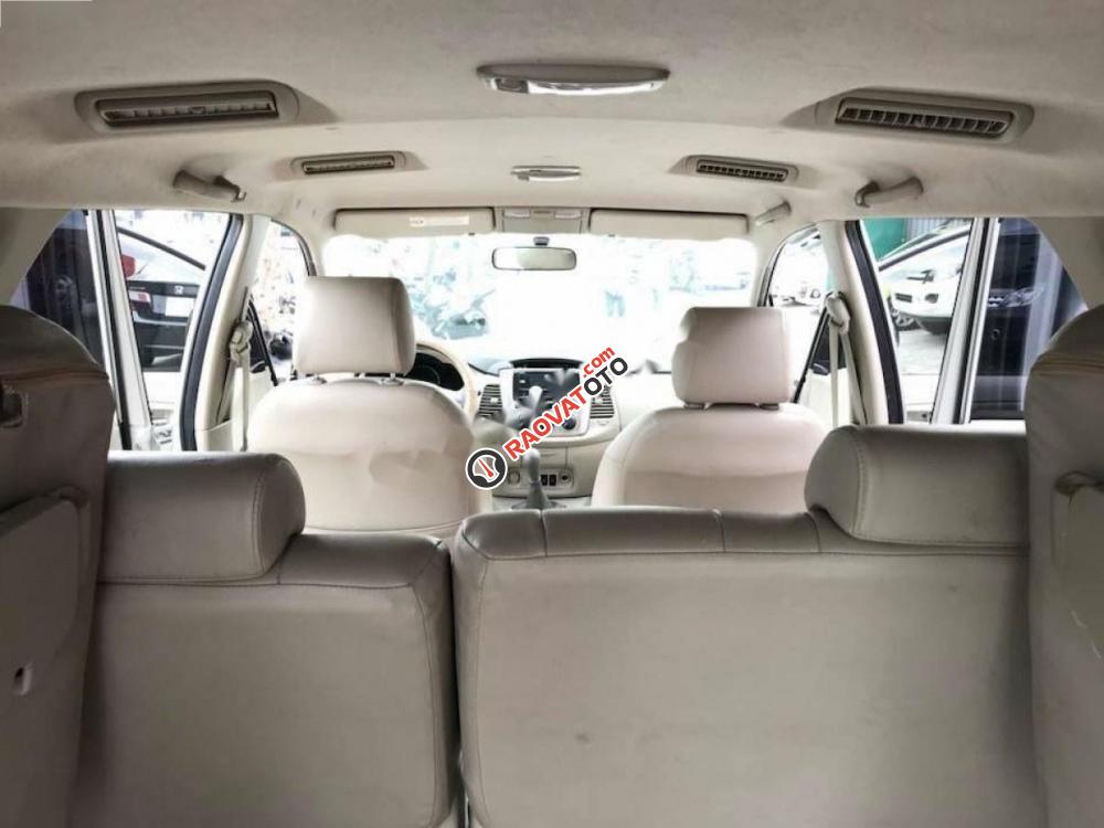 Cần bán Toyota Innova 2.0 E đời 2015, màu bạc số sàn, giá tốt-6