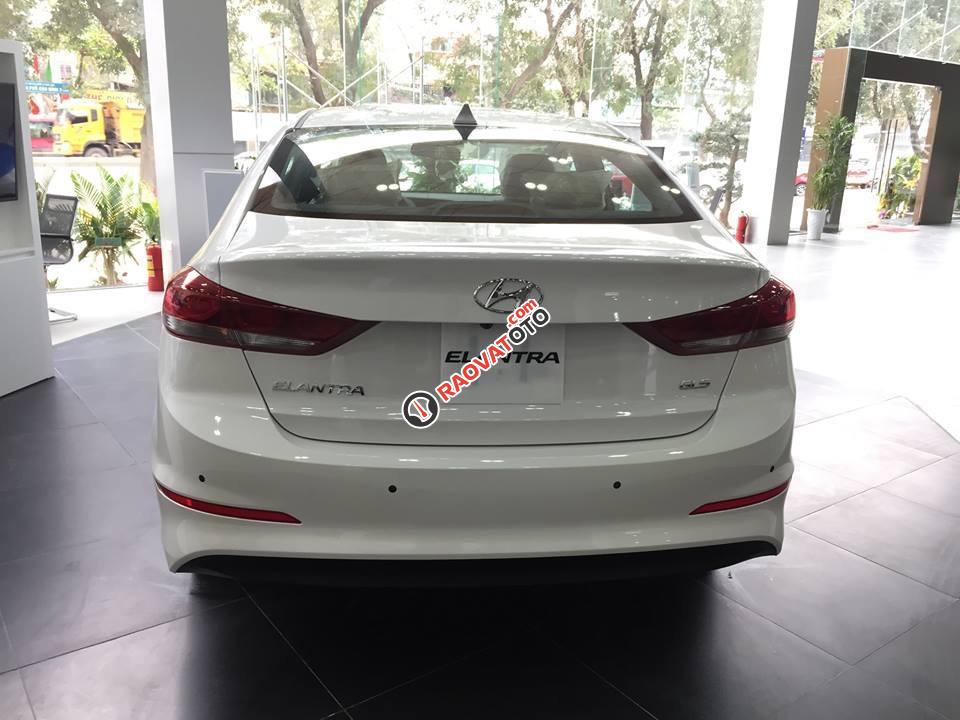 Bán Hyundai Elantra 1.6 GLS đời 2017, màu trắng, giá chỉ 545 triệu, LH: 0933016693-2