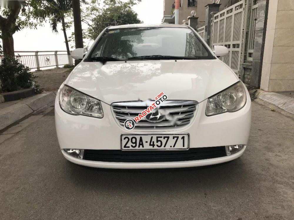 Cần bán gấp Hyundai Elantra 1.6 MT năm 2011, màu trắng, nhập khẩu nguyên chiếc-1