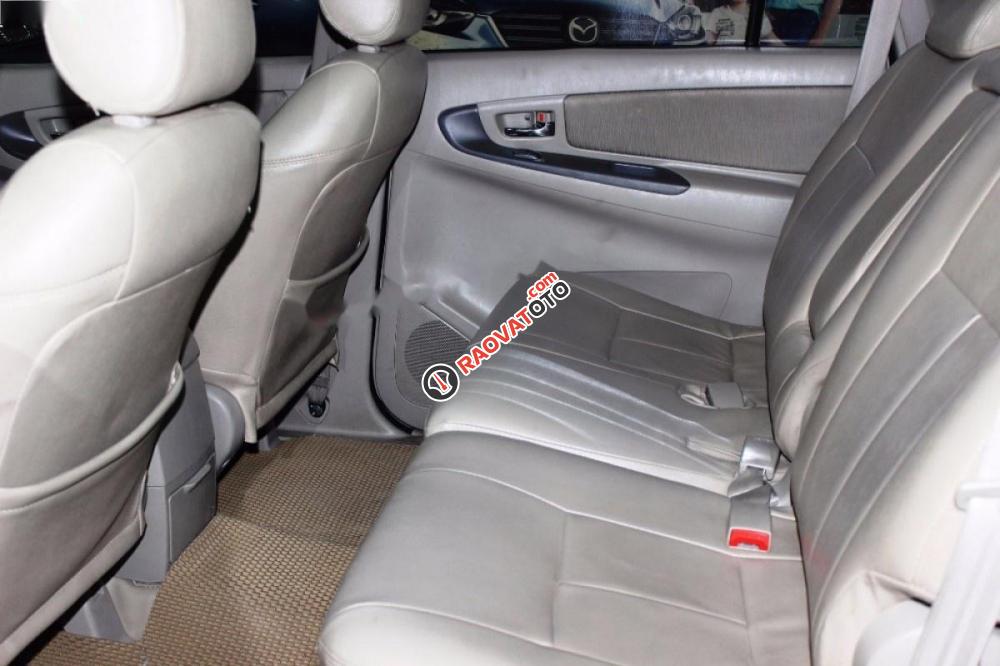 Bán Toyota Innova 2.0E đời 2014, màu bạc số sàn-7