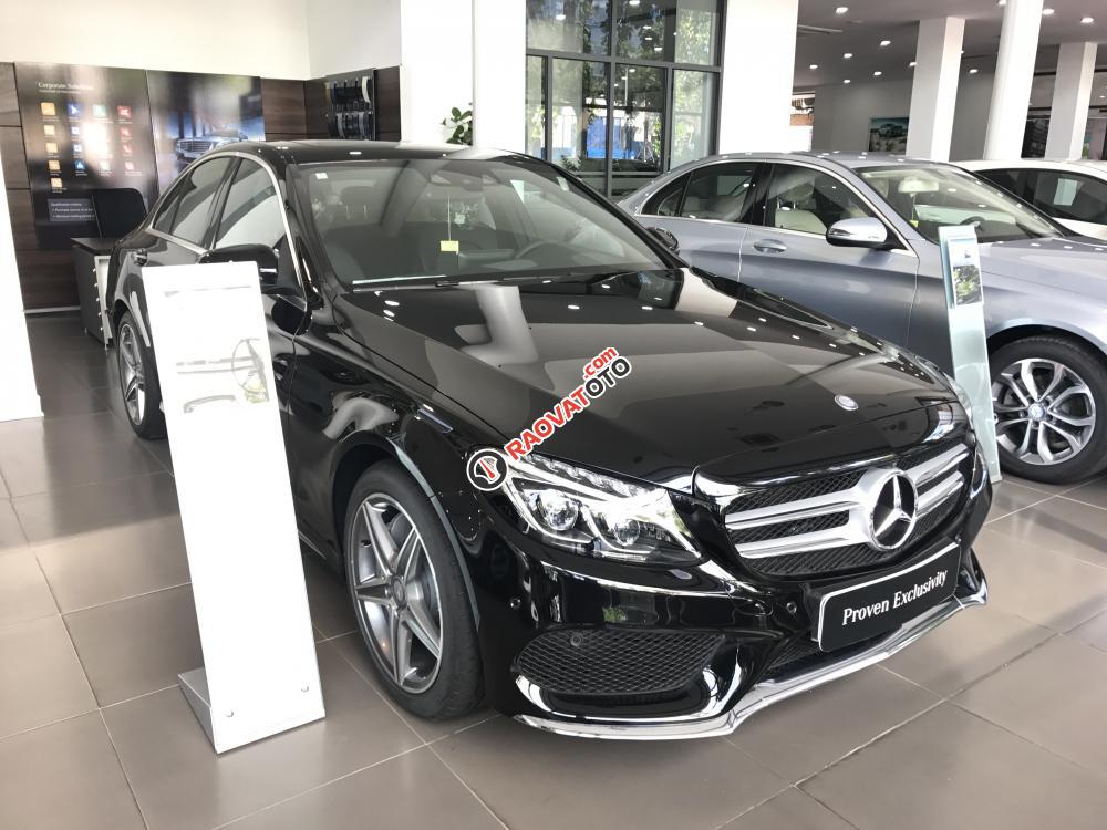 Bán xe Mercedes C300 sản xuất 2017, màu đen chính chủ-1