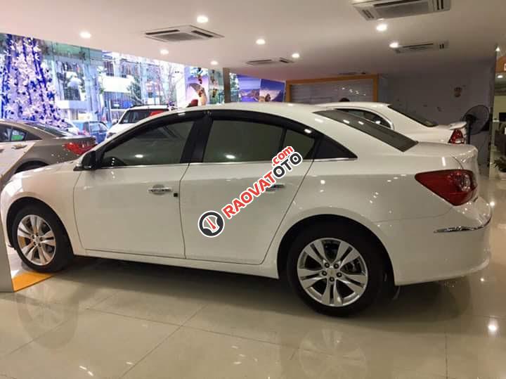 Bán Chevrolet Cruze 1.8LTZ AT 2017, nhiều màu, vay 90%, giao xe liền-1