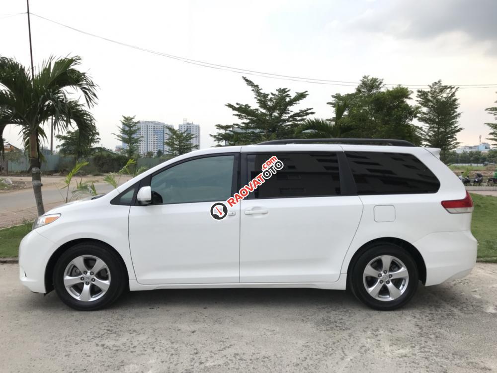 Bán Toyota Sienna 3.5LE đời 2010, màu trắng, Full options nhập khẩu nguyên chiếc-4