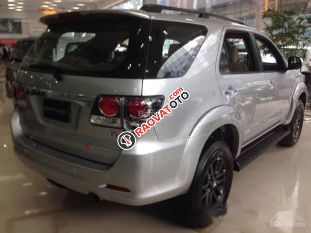 Bán xe Toyota Fortuner năm 2015, màu bạc-1