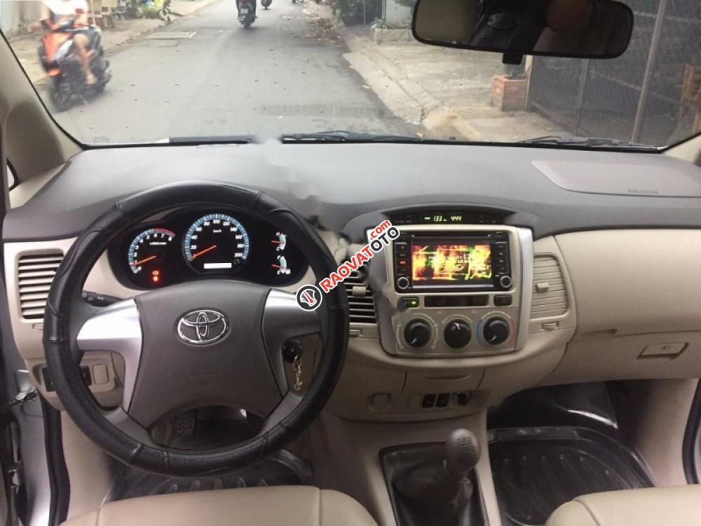 Bán Toyota Innova 2.0E năm 2016, màu bạc, nhập khẩu như mới-6