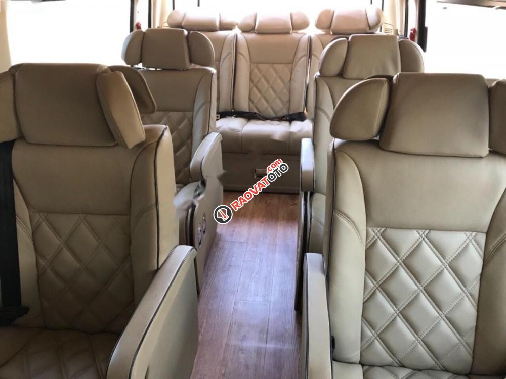 Cần bán xe Ford Transit Limousine 2016, màu bạc-1