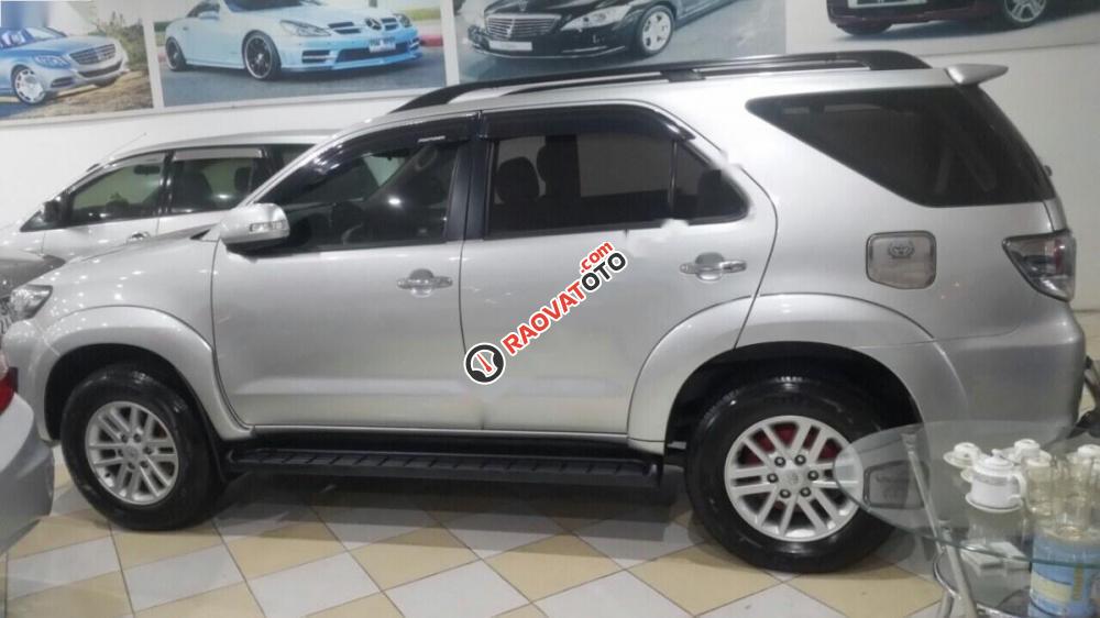 Cần bán lại xe Toyota Fortuner 2.7 AT đời 2015, màu bạc giá cạnh tranh-5