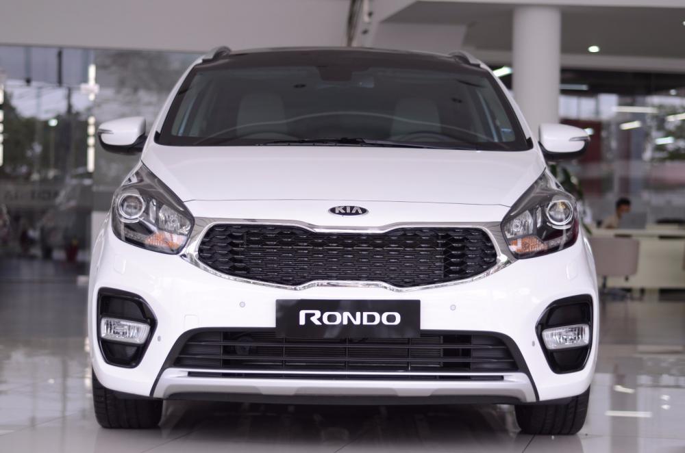 Cần bán Kia Rondo đời 2017, màu trắng, nhập khẩu  -1