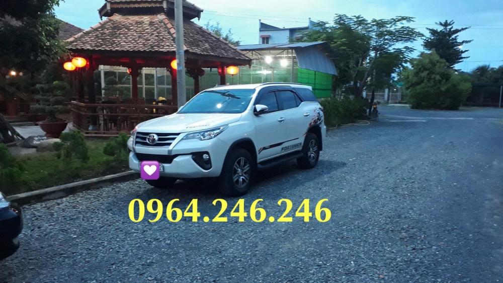 Cần bán xe Toyota Fortuner sản xuất 2017, màu trắng, nhập khẩu-3