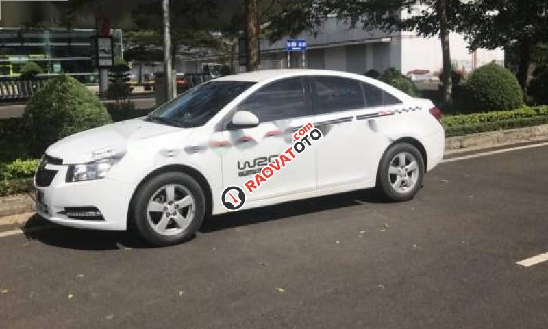 Bán Chevrolet Cruze LS 1.6 MT đời 2013, màu trắng xe gia đình-1