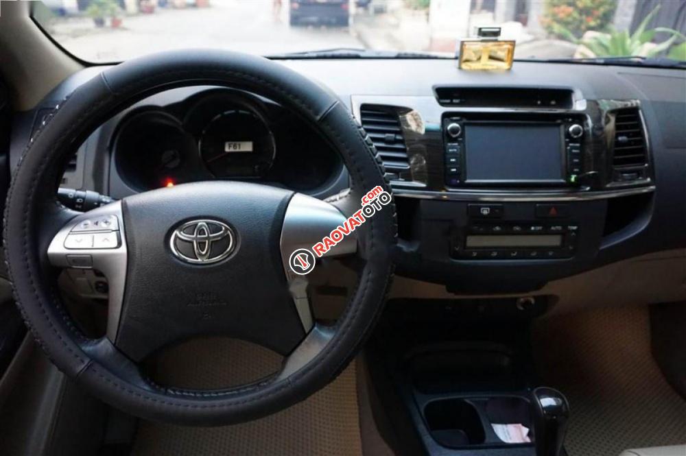 Cần bán xe Toyota Fortuner V 4x2 đời 2014, màu xám số tự động-6