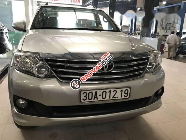 Bán xe Toyota Fortuner V 4x2 2013, màu bạc-1